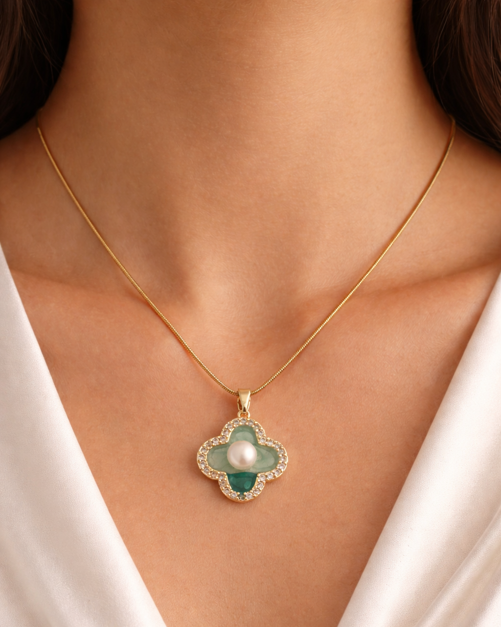 Clover Pearl Pendant Necklace